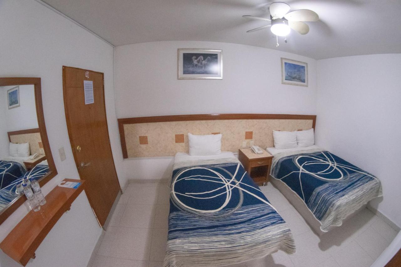 Hotel Niza Zona Piel Leon Ngoại thất bức ảnh