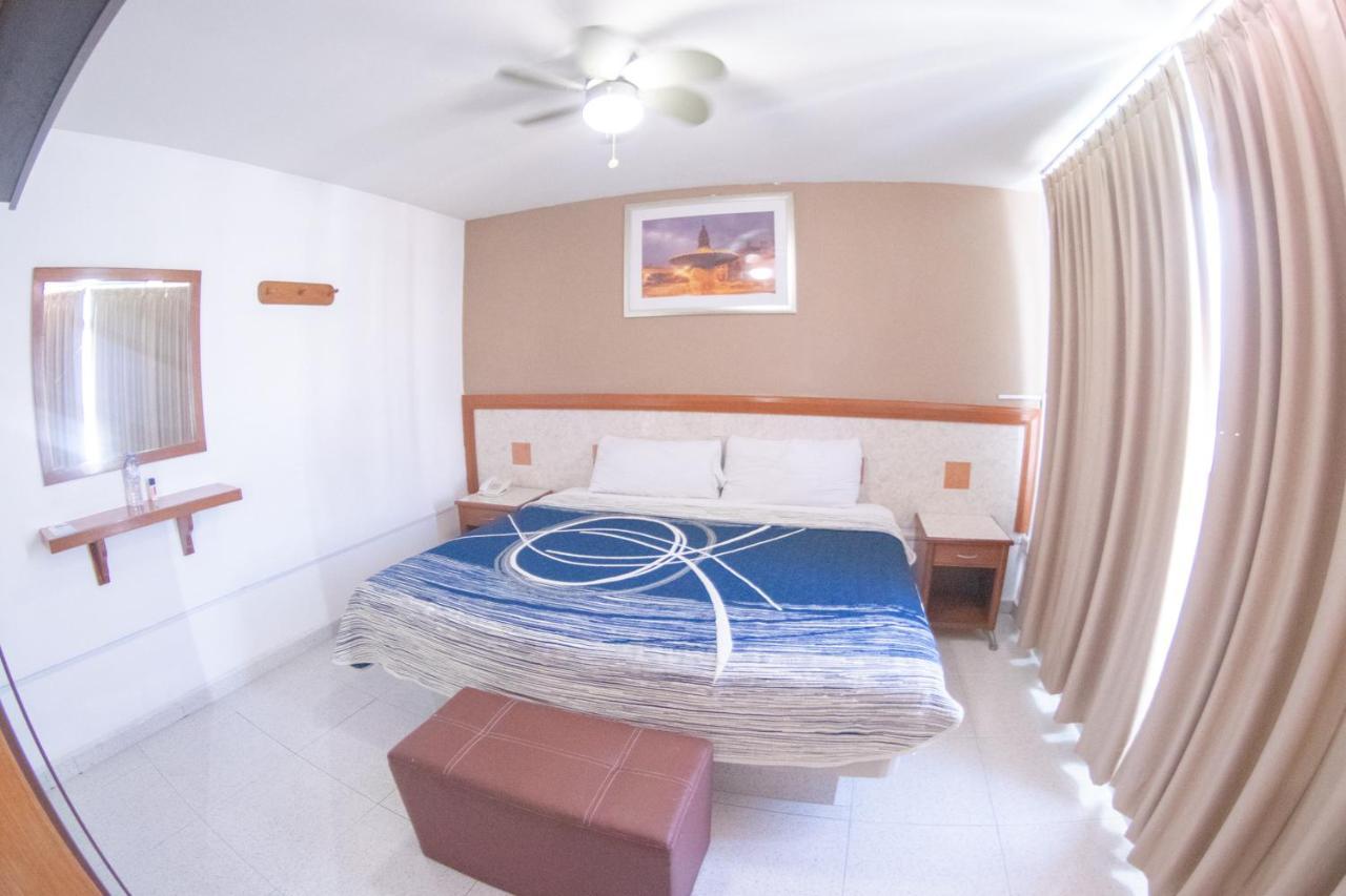Hotel Niza Zona Piel Leon Ngoại thất bức ảnh