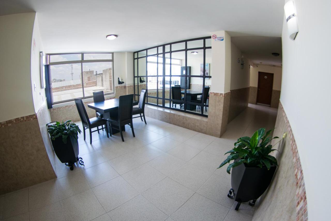Hotel Niza Zona Piel Leon Ngoại thất bức ảnh