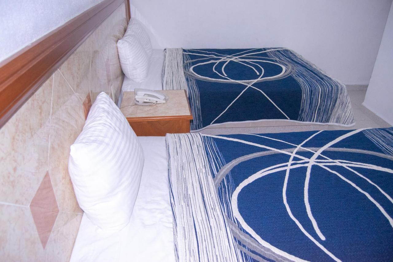 Hotel Niza Zona Piel Leon Ngoại thất bức ảnh