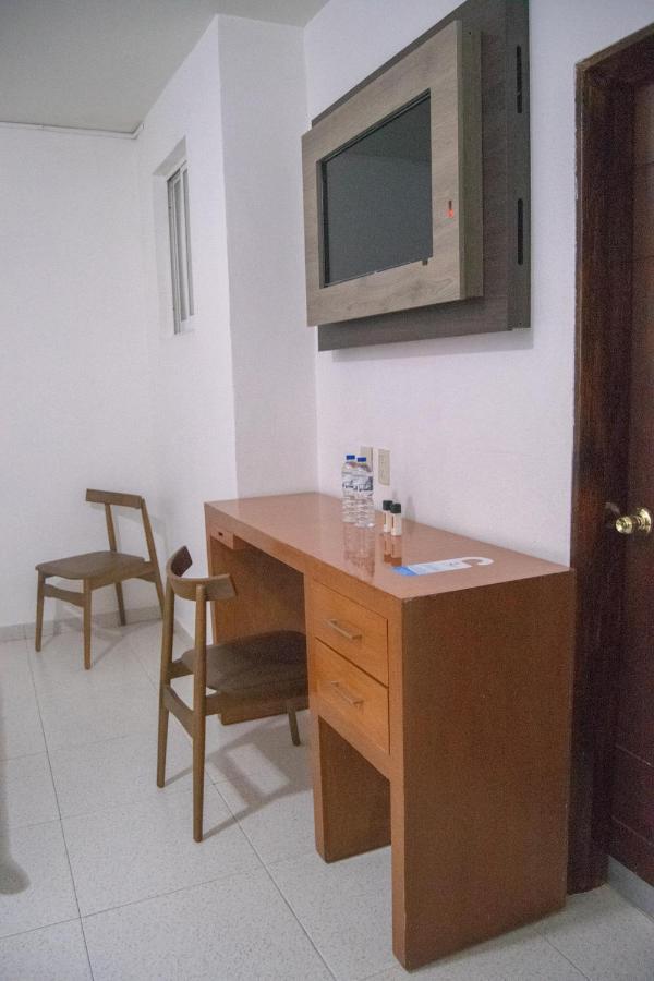 Hotel Niza Zona Piel Leon Ngoại thất bức ảnh