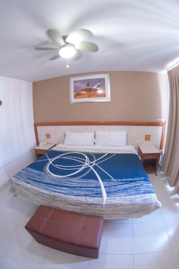 Hotel Niza Zona Piel Leon Ngoại thất bức ảnh