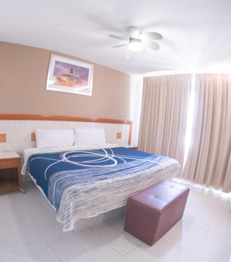 Hotel Niza Zona Piel Leon Ngoại thất bức ảnh