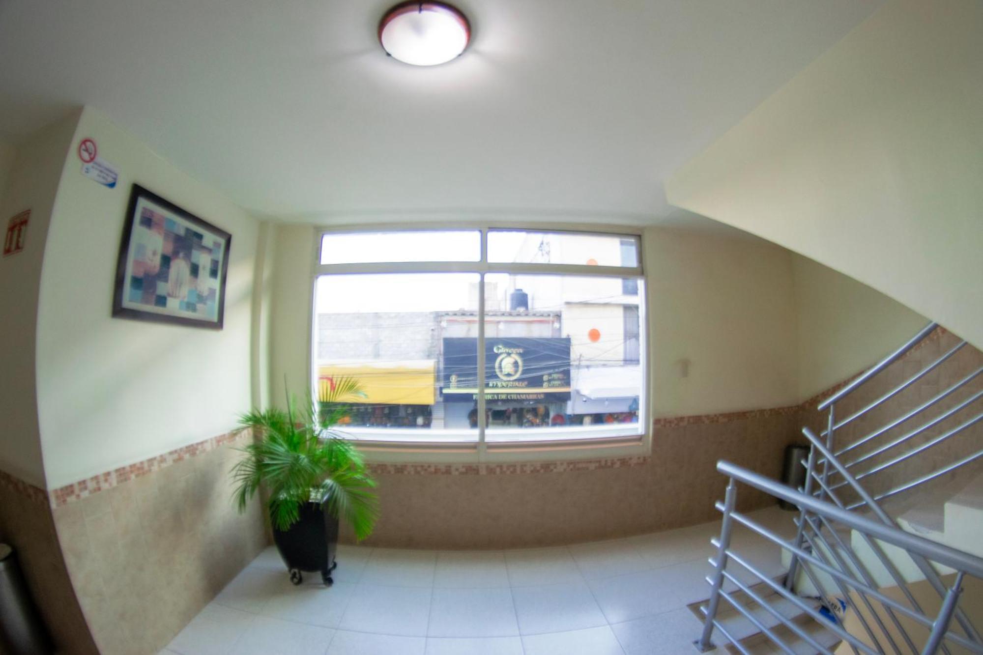 Hotel Niza Zona Piel Leon Ngoại thất bức ảnh
