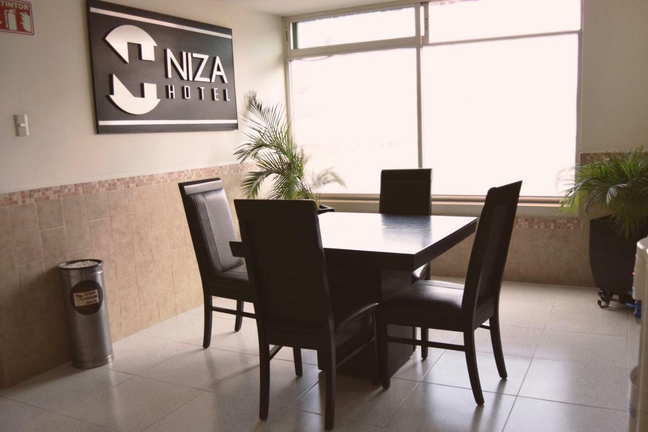Hotel Niza Zona Piel Leon Ngoại thất bức ảnh