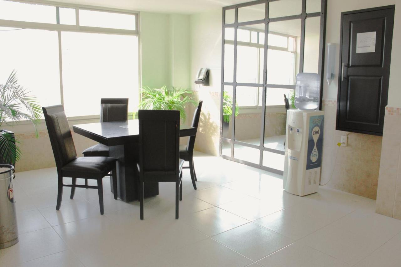 Hotel Niza Zona Piel Leon Ngoại thất bức ảnh
